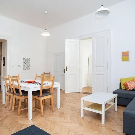 Bright, Spacious Apartment In The Historic Centre Praga Esterno foto