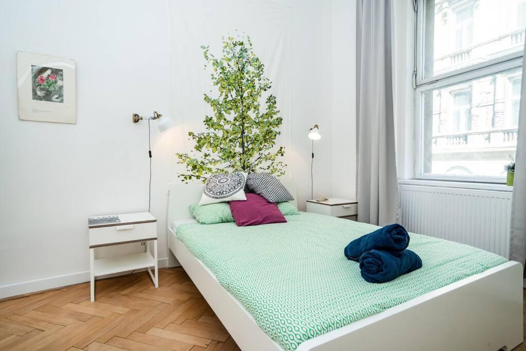 Bright, Spacious Apartment In The Historic Centre Praga Esterno foto