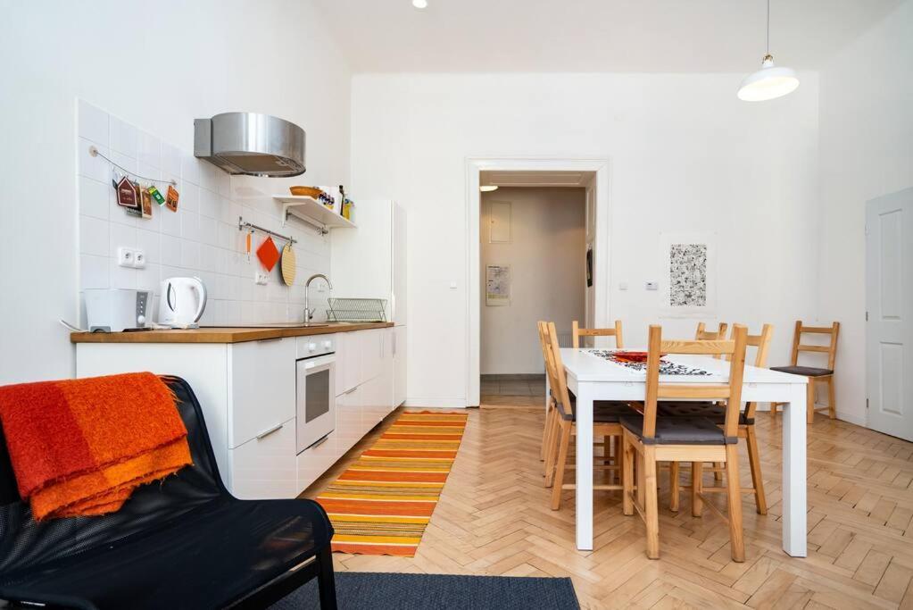 Bright, Spacious Apartment In The Historic Centre Praga Esterno foto