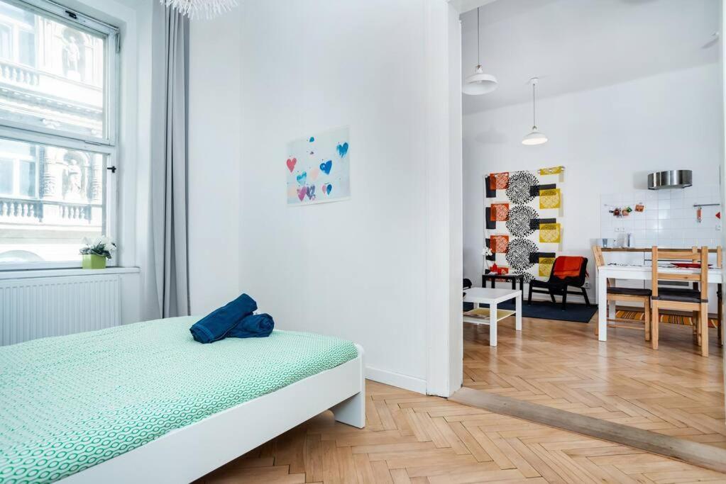 Bright, Spacious Apartment In The Historic Centre Praga Esterno foto